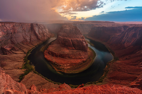 Coucher de soleil spectaculaire sur le fameux Horseshoe Bend (Page - Arizona - Colorado - USA). Canon EOS 5Ds - Canon EF 16-35mm f/2.8 L III USM.